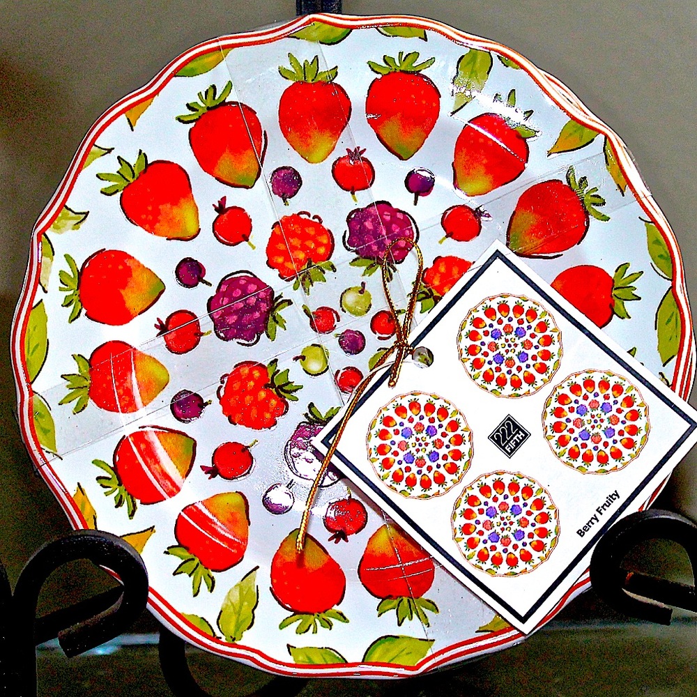 222 FIFTH BERRY FRUITY SET OF 4 PLATES APPETIZER DESSERT PORCELAIN